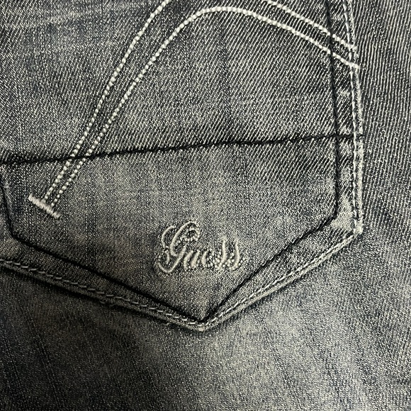 Guess Jeans - Picture 3 of 6